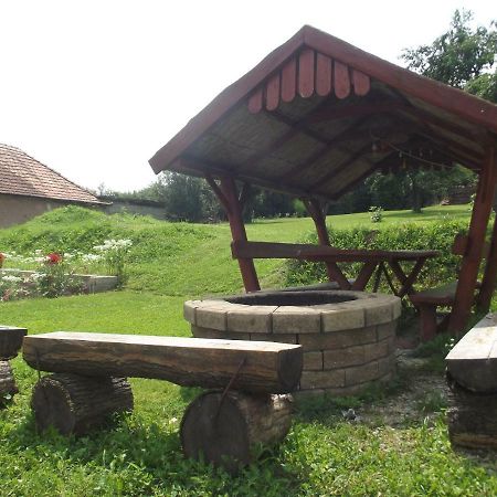 Oereg Somfa Vendeghaz Hotel Uppony Bagian luar foto