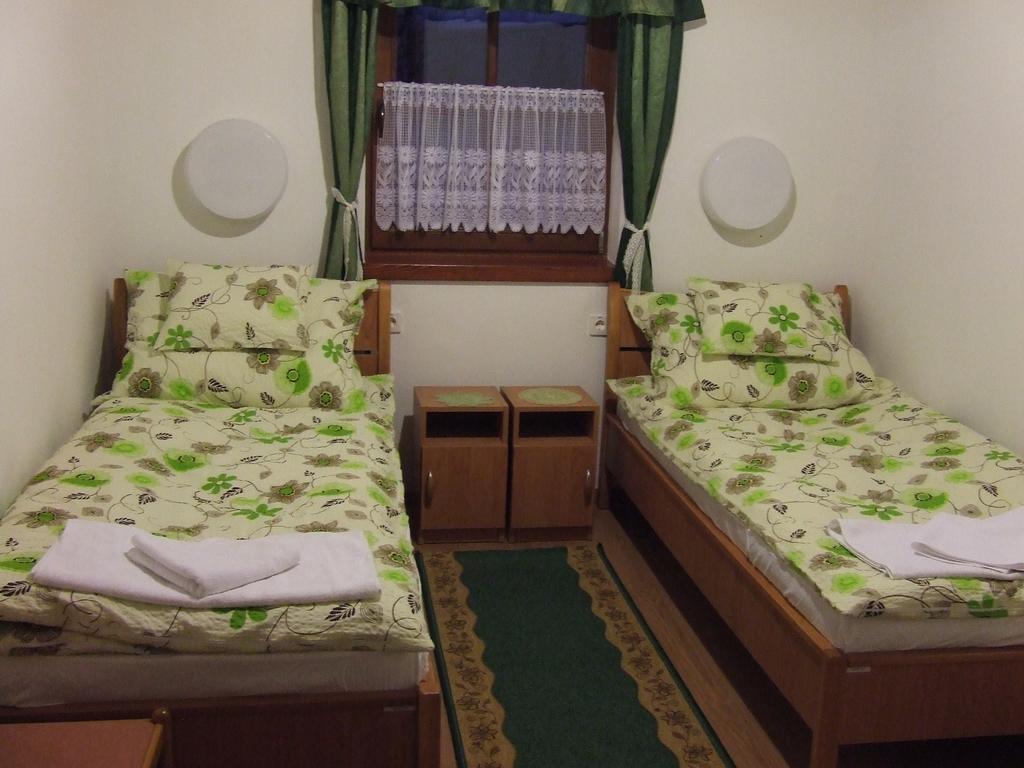 Oereg Somfa Vendeghaz Hotel Uppony Bagian luar foto