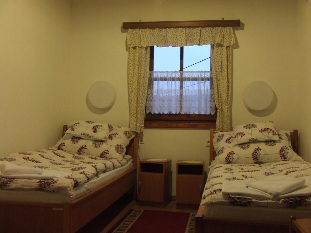 Oereg Somfa Vendeghaz Hotel Uppony Bagian luar foto