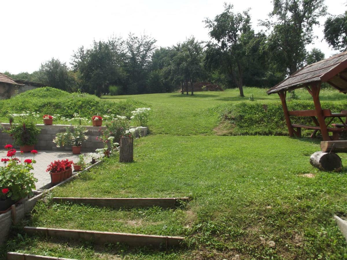 Oereg Somfa Vendeghaz Hotel Uppony Bagian luar foto